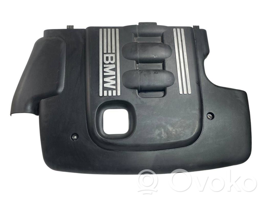 Dzinēja pārsegs (dekoratīva apdare)