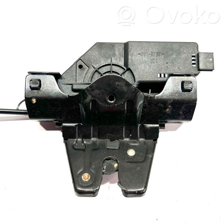 Aizmugurējā pārsega slēdzene