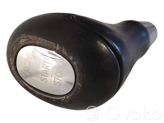 Ātrumu pārslēgšanas sviras dekoratīvā apdare (āda, uzgalis)