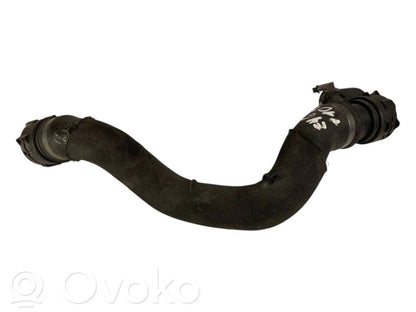 Caurulīte (-es) / šļūtene (-es)