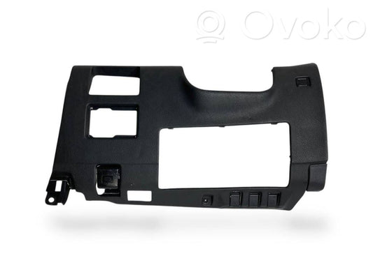 Instrumentu paneļa dekoratīvā apdare