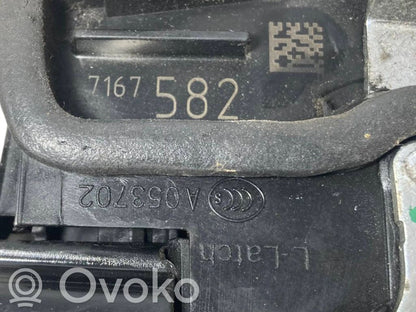 Priekšpusē slēdzene