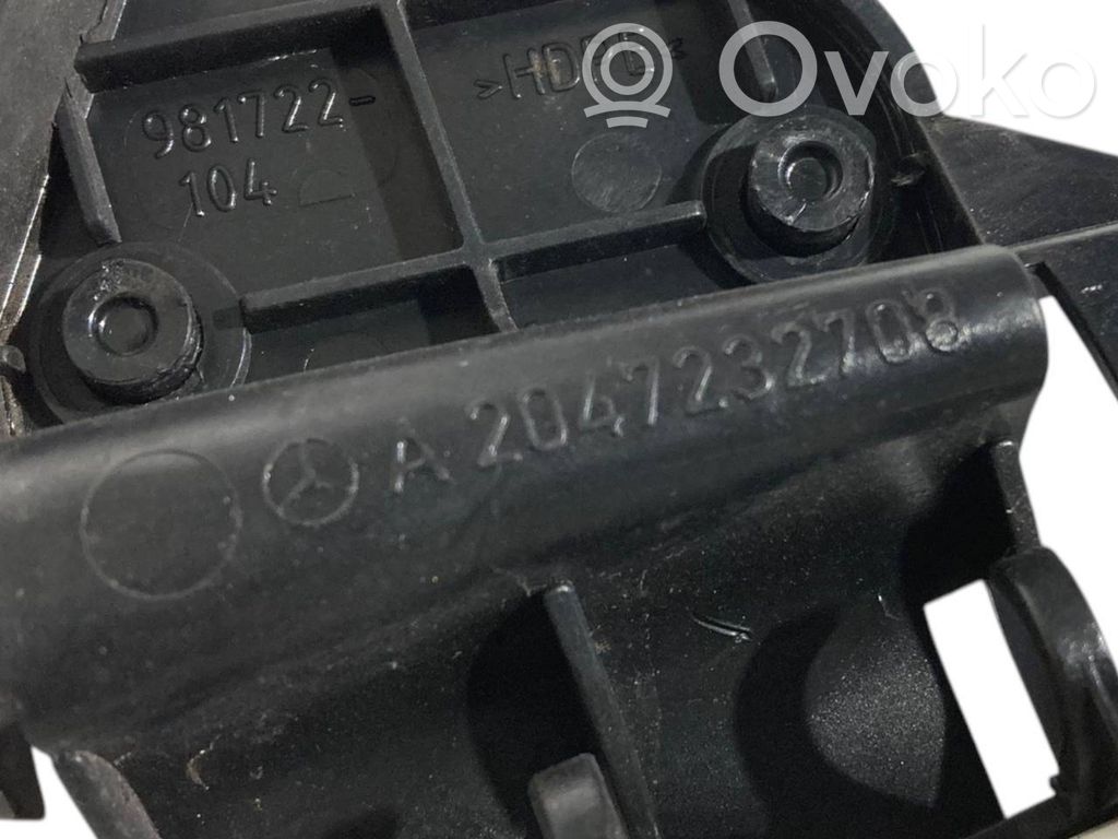 Priekšpusē slēdzene