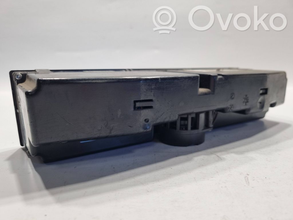 Gaisa kondicioniera / klimata kontroles / salona apsildes vadības bloks (salonā)