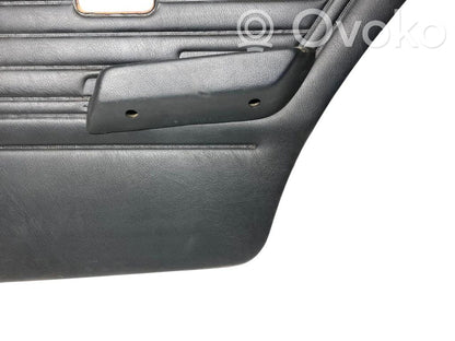 Apšuvums aizmugurējām durvīm