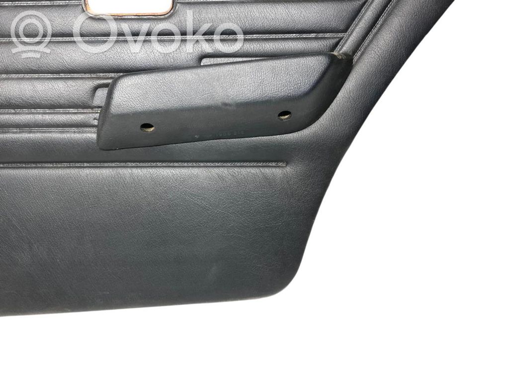 Apšuvums aizmugurējām durvīm