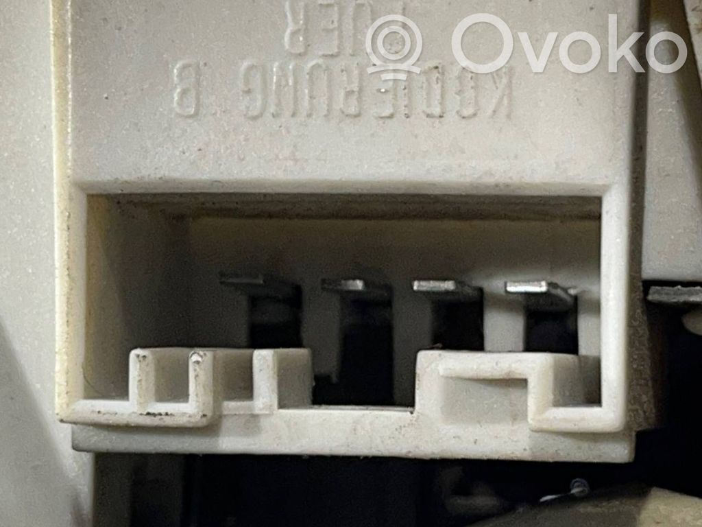 Задний фонарь в кузове