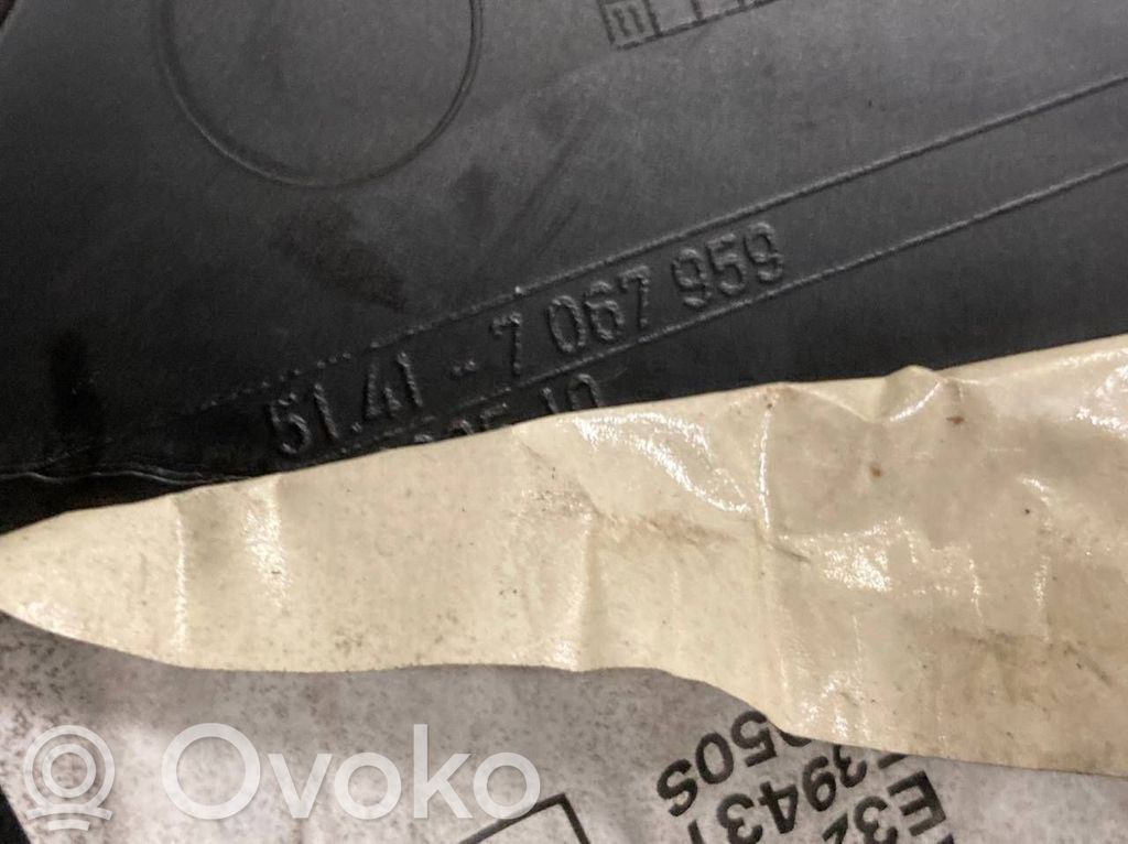 Apšuvums aizmugurējām durvīm