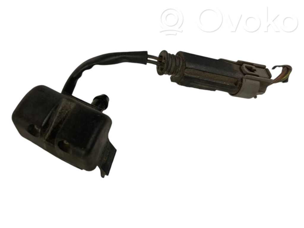 Mazgāšanas šķidruma smidzinātājs (-i) priekšējam logam