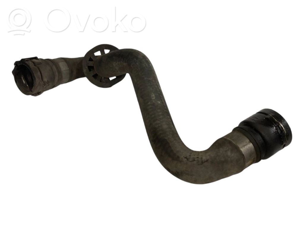 Caurulīte (-es) / šļūtene (-es)