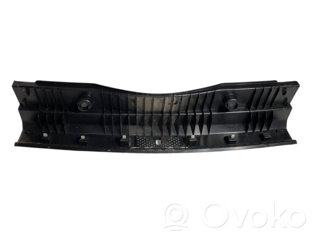 Bagāžnieka sliekšņa dekoratīvā apdare