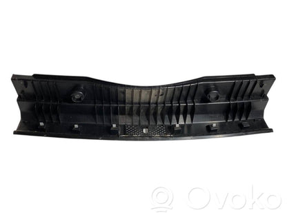 Bagāžnieka sliekšņa dekoratīvā apdare