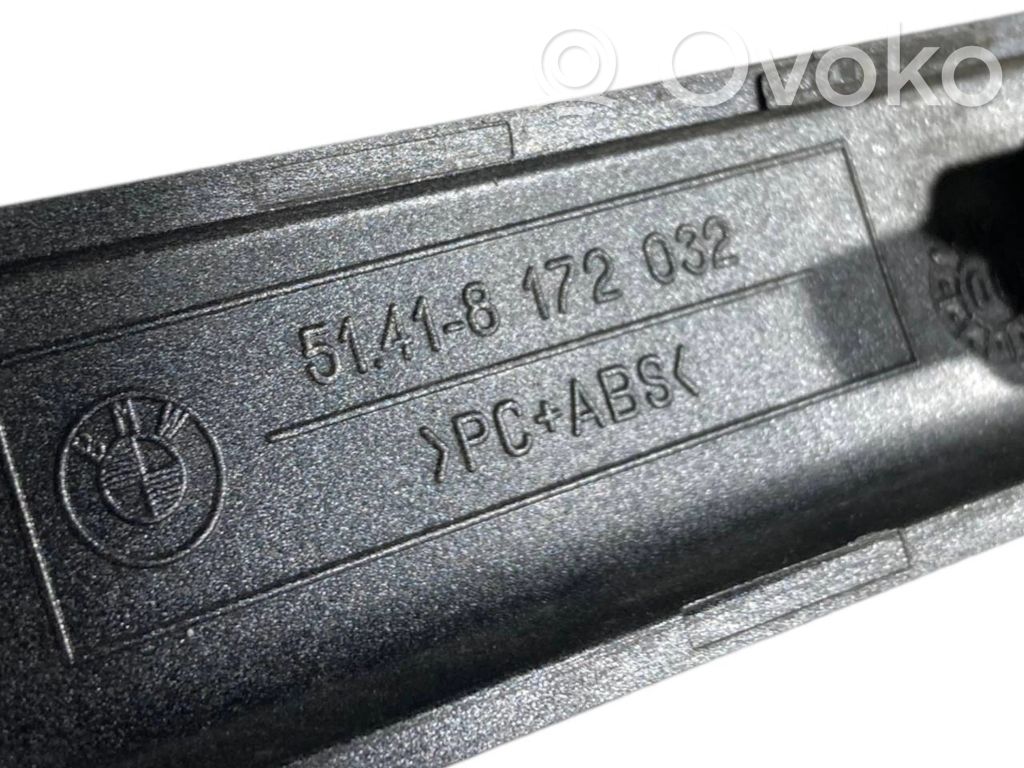 Priekšpusē dekoratīvās apdares lenta