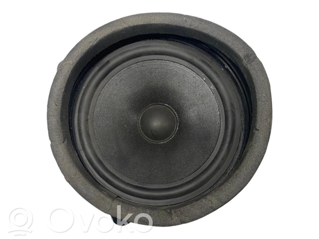 Speaker(s) in the rear door