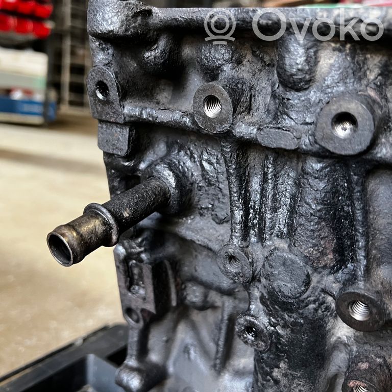 Блокировать