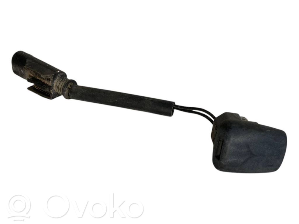 Mazgāšanas šķidruma smidzinātājs (-i) priekšējam logam