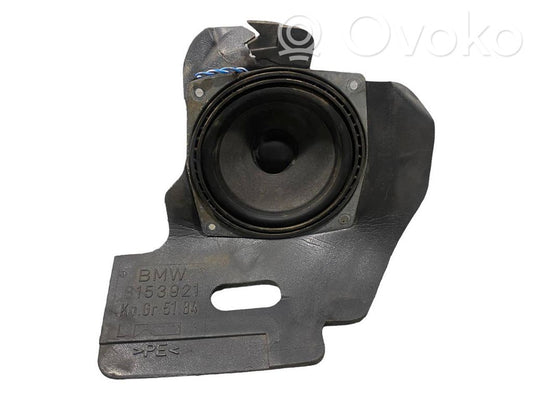 Augsto frekvenču skaļrunis (-i) priekšējās durvīs