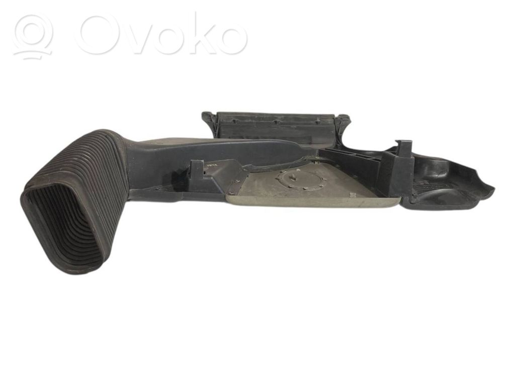 Dzinēja pārsegs (dekoratīva apdare)