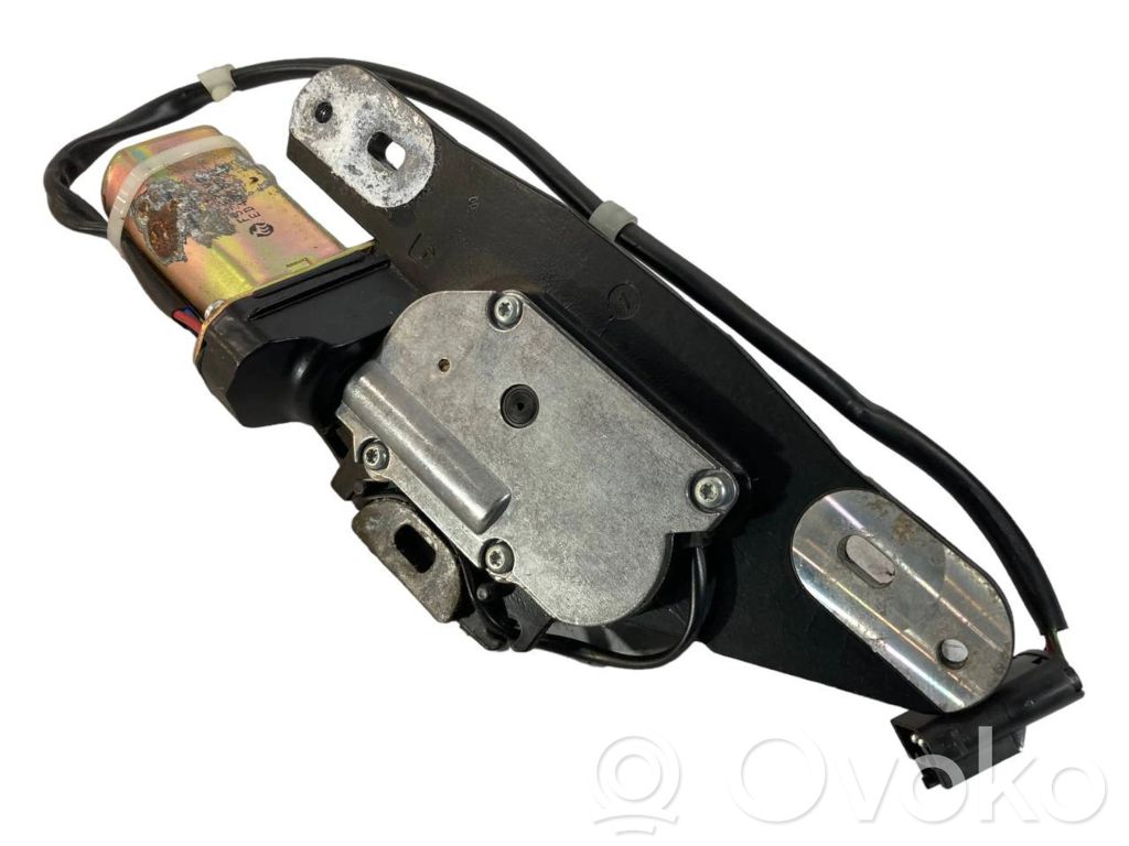 Aizmugurējā pārsega pievilcējs