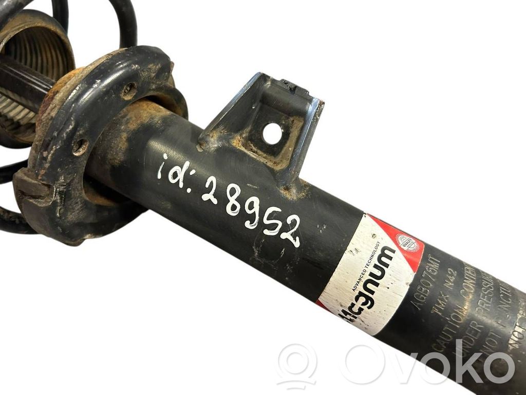 Priekšpusē amortizators ar atsperi