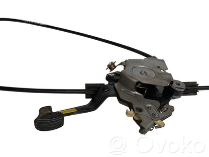 Rokas bremzes mehānisms (salonā)