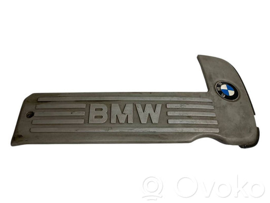 Dzinēja pārsegs (dekoratīva apdare)