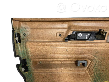 Priekšējo durvju apdare