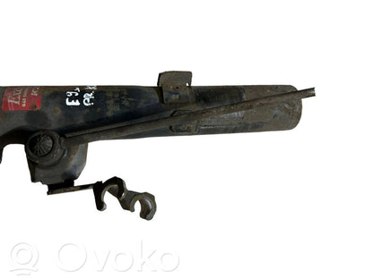 Priekšpusē amortizators ar atsperi