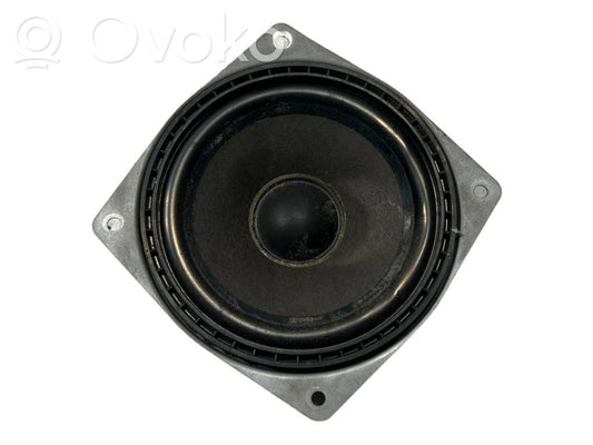 Speaker(s) in front door