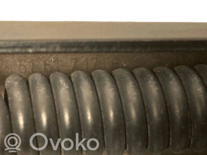 Priekšējā loga tīrītāja kājiņa