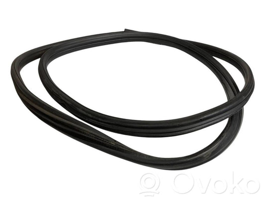 Priekšpusē apdares gumija (virsbūvē)