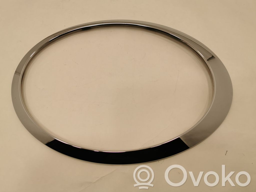 Priekšējā luktura dekoratīvā apdare