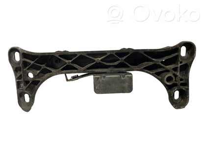 Transmission mounting bracket