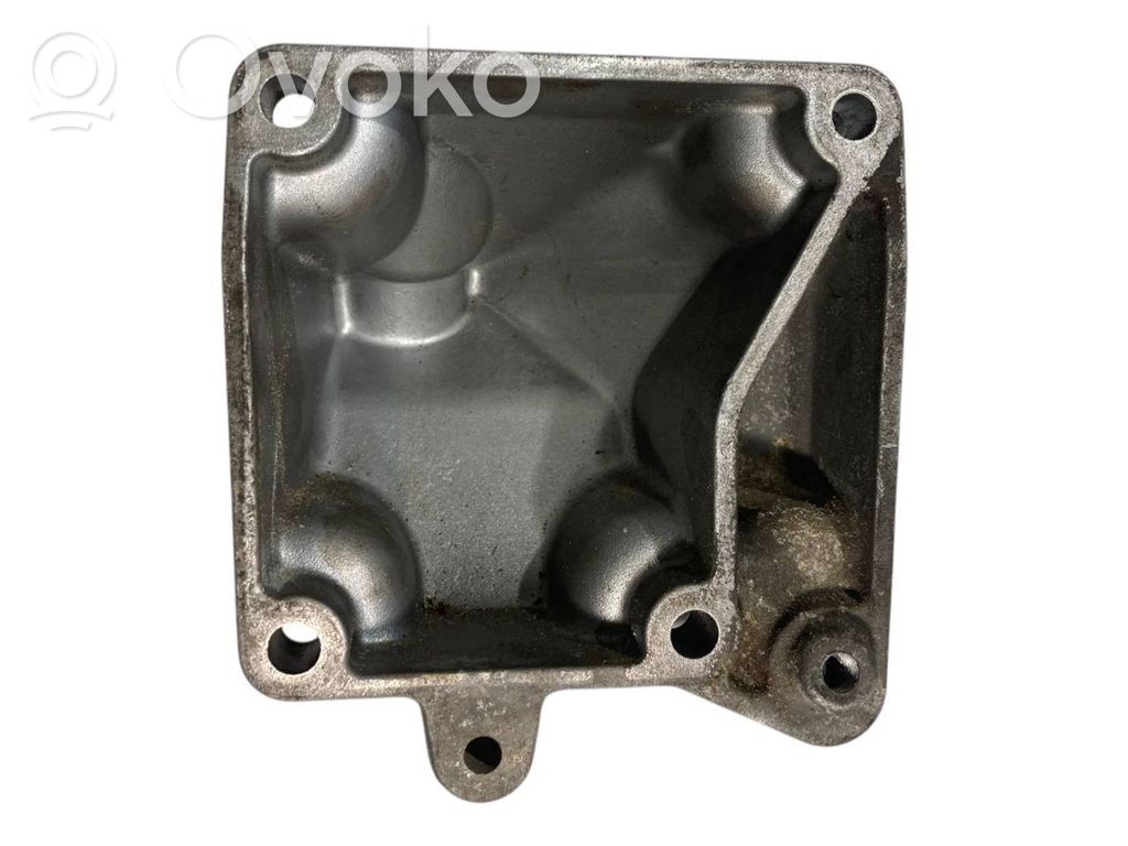 Engine mounting bracket