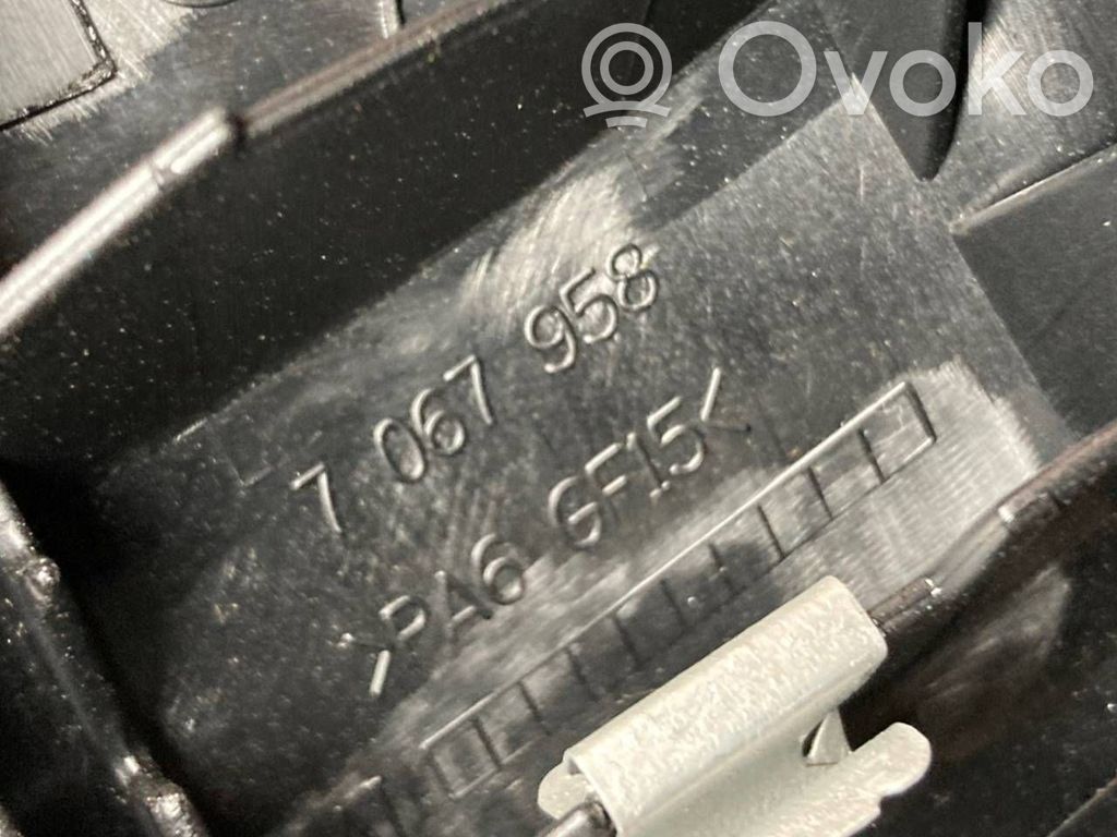 Apšuvums aizmugurējām durvīm