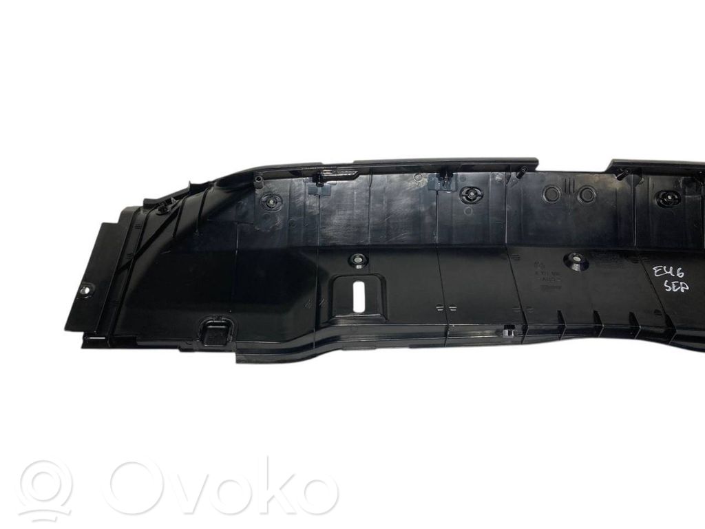 Bagāžnieka sliekšņa dekoratīvā apdare