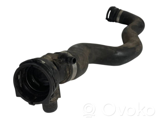 Caurulīte (-es) / šļūtene (-es)