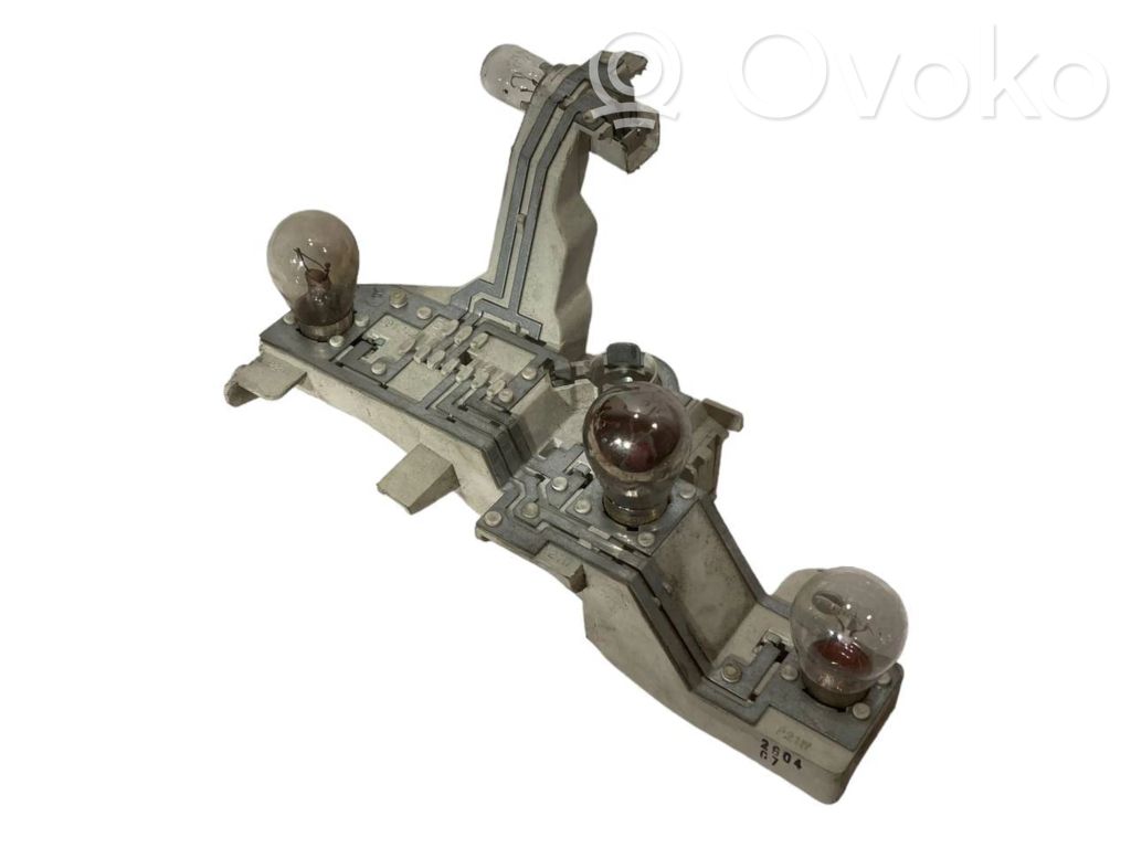 Aizmugures spuldzes vāka turētājs