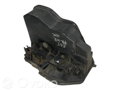 Priekšpusē slēdzene