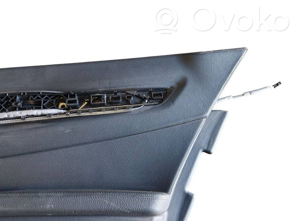 Apšuvums aizmugurējām durvīm