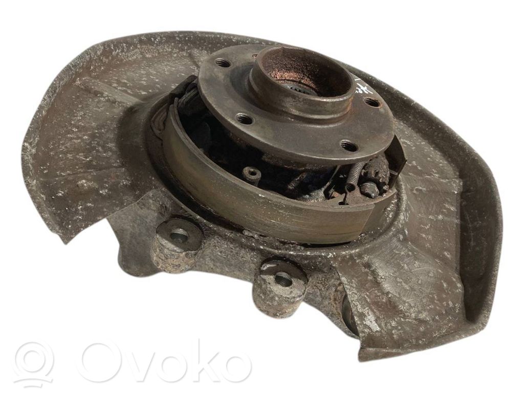 Aizmugurē riteņa rumbas vārpstas šarnīrs (stupica, capfa)