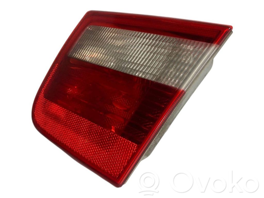 Задний фонарь на капоте