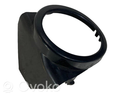 Pretmiglas luktura dekoratīvais režģis