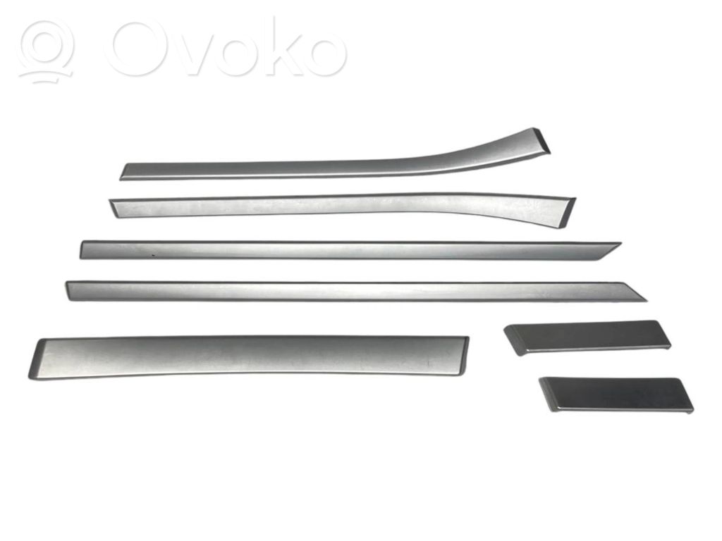 Sēdekļu un durvju dekoratīvās apdares komplekts