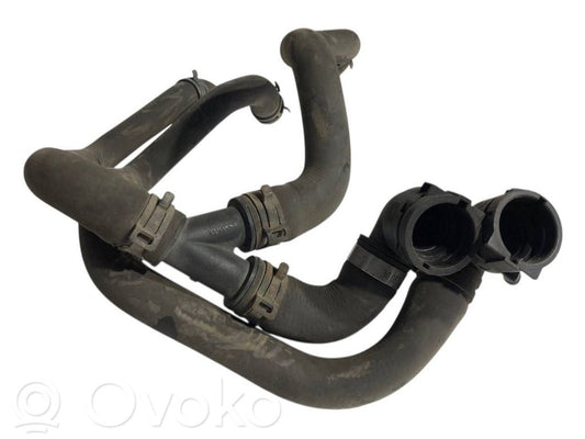 Caurulīte (-es) / šļūtene (-es)