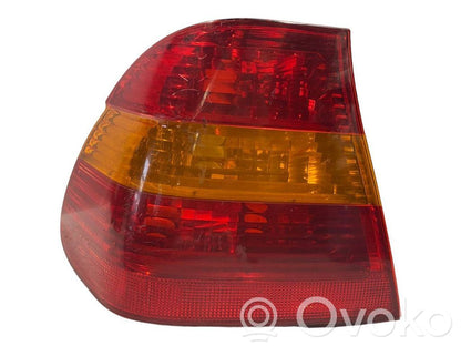 Aizmugurējais lukturis virsbūvē