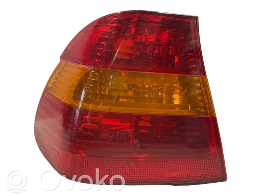 Aizmugurējais lukturis virsbūvē