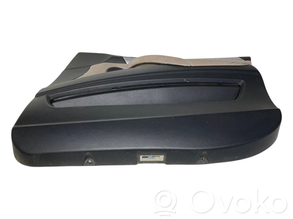 Priekšējo durvju apdare