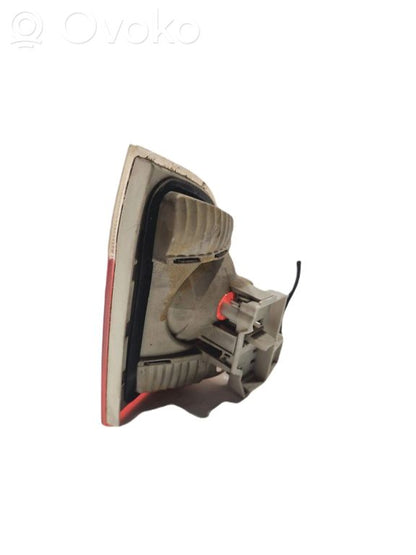 Aizmugurējais lukturis pārsegā