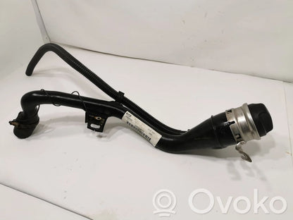 Degvielas tvertnes uzpildes caurule